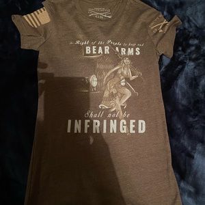 Women’s size m grunt style shirt